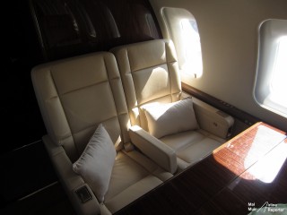 A Comfortable Leather Seat onboard the Challenger 605 - Photo: Mal Muir airlinereporter.com