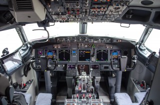 Flight deck of the Boeing 737