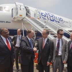800x600_1341338701_A320-Jetblue_with_officials2