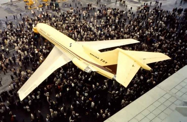 On November 27, 1962, Boeing rolled out the prototype of the Boeing 727 trijet at Renon. The 727 would become one of the most successful jet airliners of all time, until first eclipsed by 737. Production ended in 1984 with the last passenger delivery in 1983 to USAirways. Image courtesy: Boeing