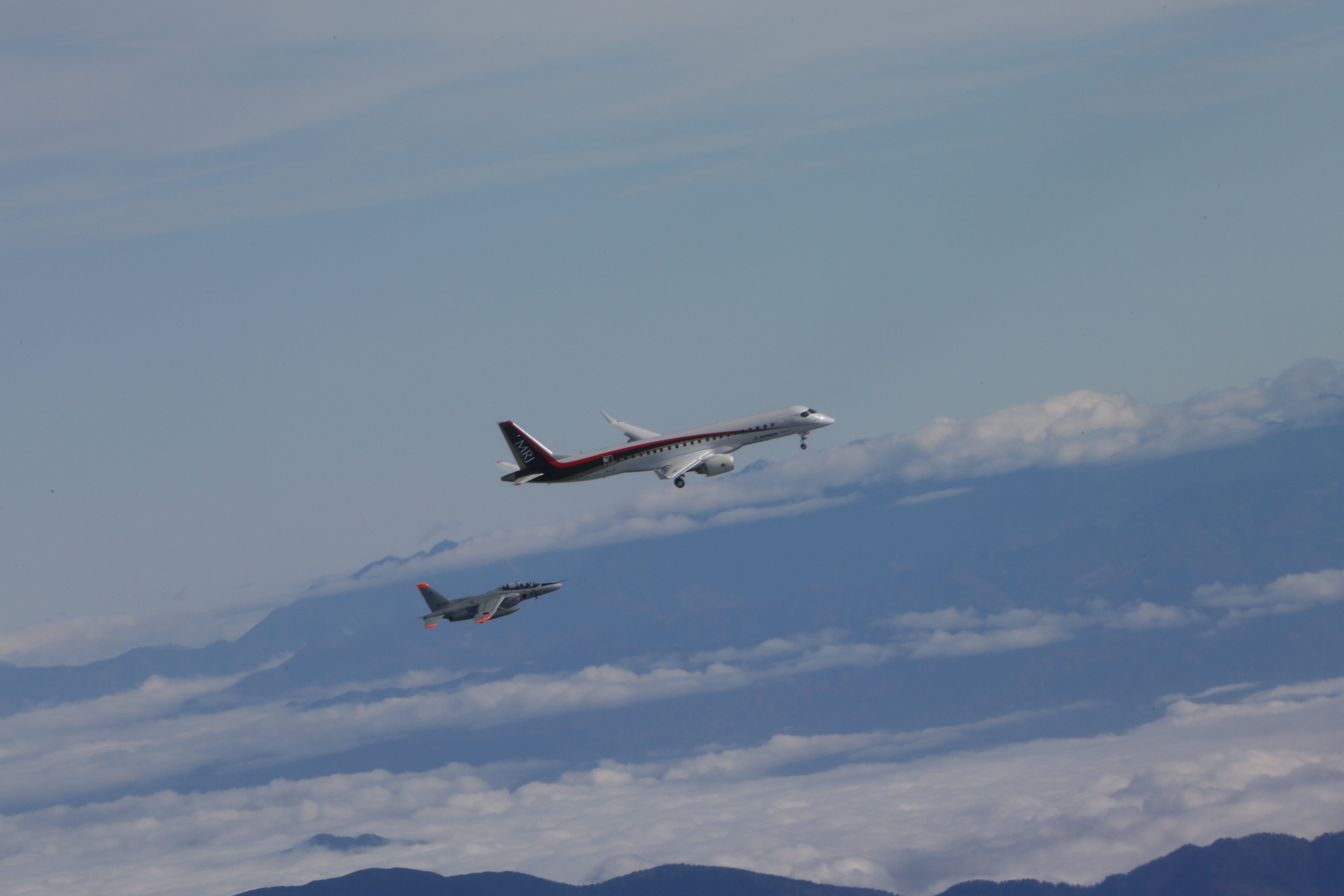 PHOTOS: Mitsubishi Regional Jet MRJ Successfully Takes First Flight 