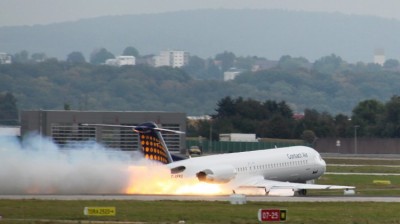 A lot of sparks from the ContactAir Fokker 100 landing without landing gear