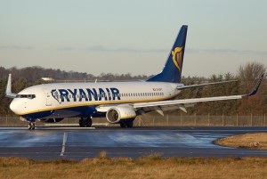 Ryanair Boeing 737-8AS arriving into Edinburgh