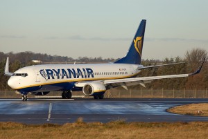 ryanairbrown Ryanair Boeing 737-8AS arriving into Edinburgh