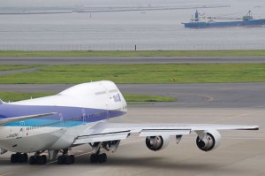 ANA 747D ANA 747-400D(JA401A) which can hold up to 565 passengers