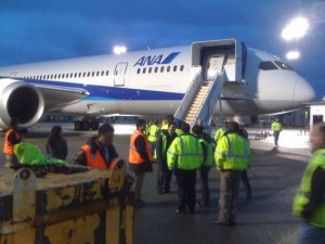 Boeing workers around ZA002 before the test flight today.