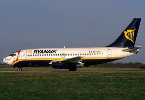 Santa's face on the nose of a Ryanair Boeing 737-200