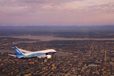 Boeing 787 Flying over Seattle, WA