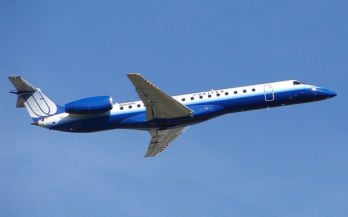 United Express ERJ-145 flying