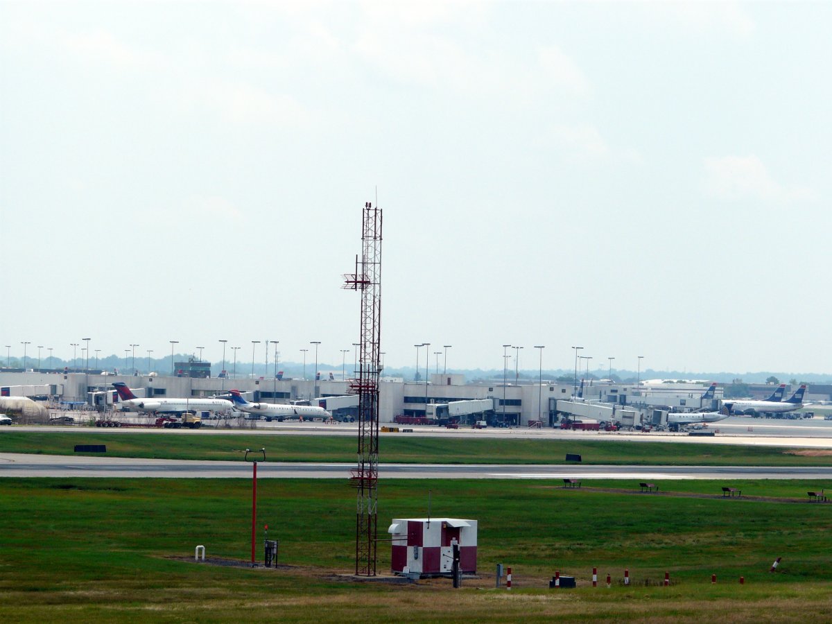 Can you find all 16 US Airways tails in this photo?