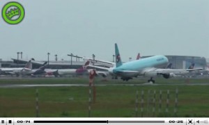 B777video copy CLICK TO WATCH - Korean Air Boeing 777 has a hard landing