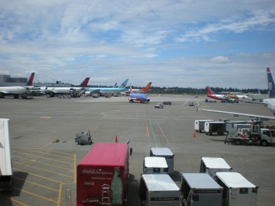 I love plane spotting at the airport. Got 2 Delta A330's, 1 Korean B777, 1 Hainan Airlines A330, Tail of Air France A340, 2 Southwest B737's and a US Airways A321