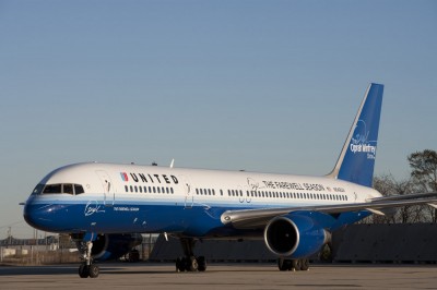 United Airlines Boeing 757 (N542UA) with special Oprah livery