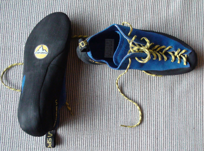 shoes2 : AirlineReporter