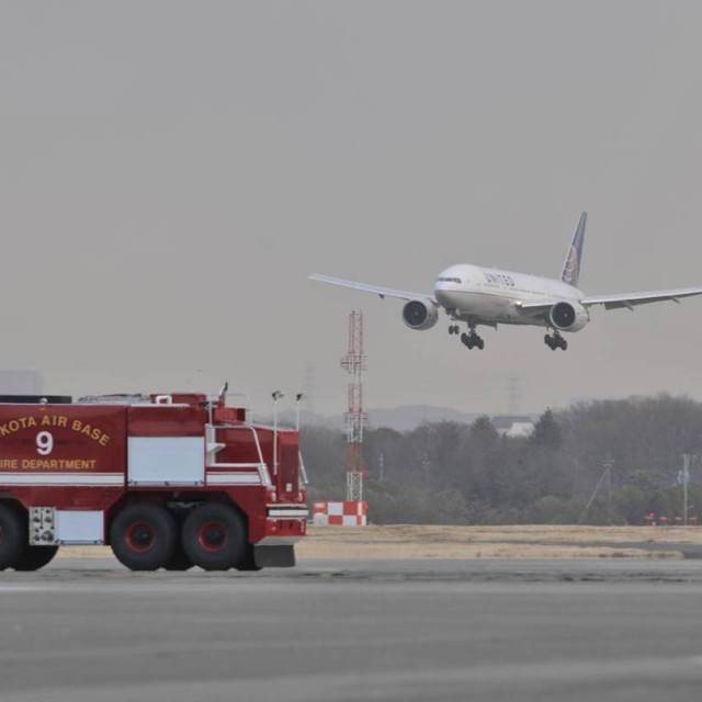 A United Airlines Boeing 777 in new livery lands.