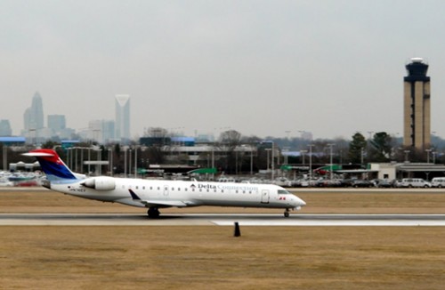ASA ”Acey" CRJ 700 rolling on 18C at Charlotte-Douglas International Airport.