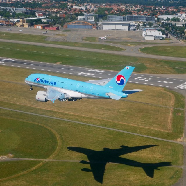 Korean Air's first Airbus A380 (HL7611).