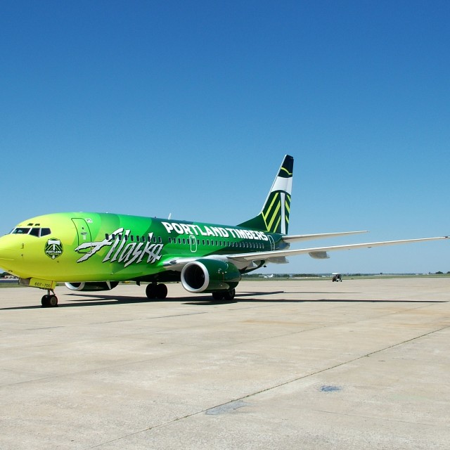New Timbers livery on Alaska Airlines Boeing 737-700 as seen today in Portland. Photo by Alaska Airlines.