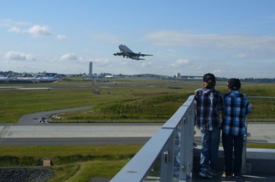 Harry and his brother Charlie watch as a Boeing Dreamlifter takes off from Paine Field