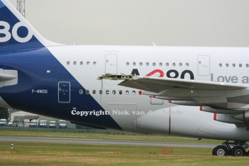 Side shot of the damage on the Airbus A380. Photo by Niek van der Zande.