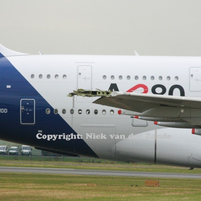 Side shot of the damage on the Airbus A380. Photo by Niek van der Zande.