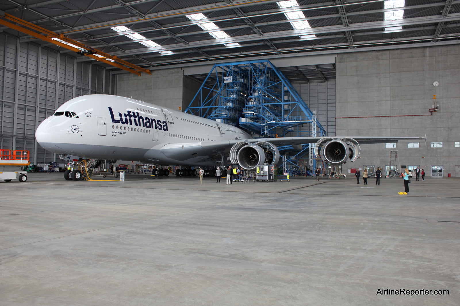 AK Lufthansa Flugzeug Airbus A380 Front Lufthansa Technik Frankfurt