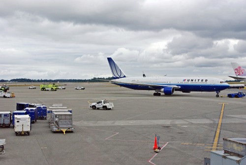 United Airlines Flight 635 from Chicago O'Hare Airport (ORD) on 7/26 had a problem with brakes on landing at about 10am at Seattle-Tacoma International Airport (SEA). The Boeing 767 left some debris and hydraulic fluid on a runway. A fire truck watered down the smoking landing gear on a taxiway. Click for larger. Photo by Manuel Vieira-Ribeiro.