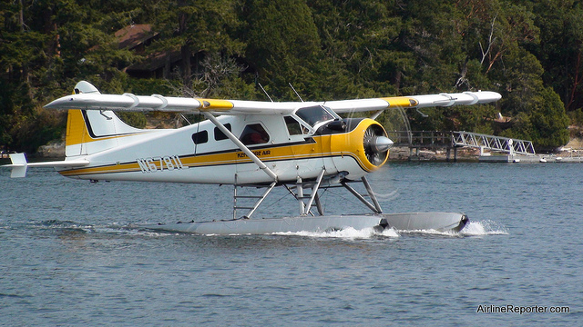 Beautiful Kenmore Air de Havilland Canada Beaver seaplane (N6781L) coming to pick me up at Friday Harbor