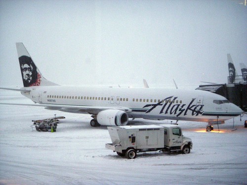 Alaska Airlines Boeing 737 in the snow.