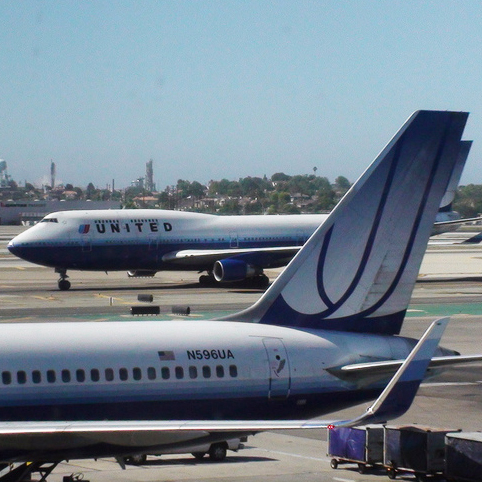 United Airlines Boeing 757 and Boeing 747 at LAX. Photo by AirlineReporter.com