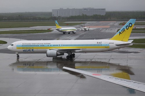 Air Do Boeing 767 and Boeing 737, both with bad liveries.
