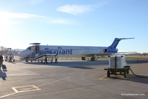 Allegiant MD-82 (N416NV) at Bellingham with a blue tail.