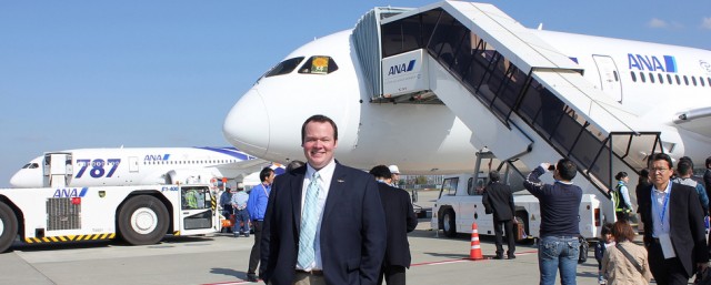 That's me before boarding ANA's second 787 Dreamliner for my excursion flight.