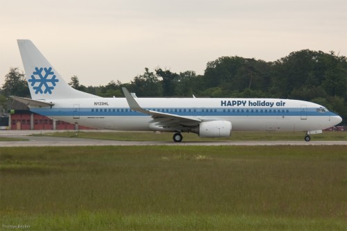 Happy Holidays says the Boeing 737.