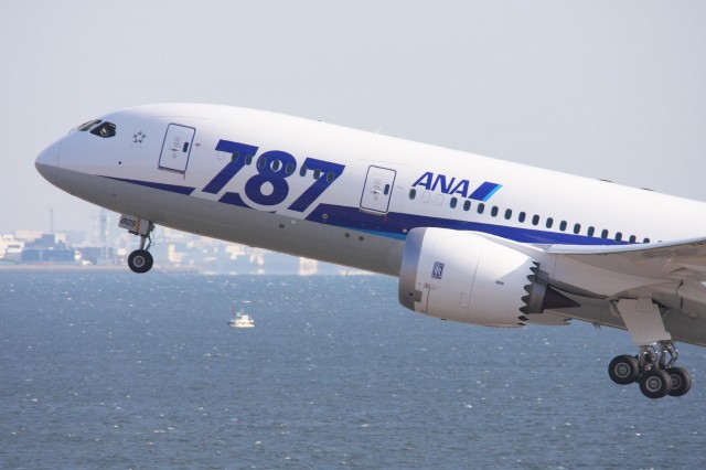 ANA Boeing 787 (JA805A) departing Haneda Rwy34R as ANA1255 in the morning of 14 Jan 2012. Photo by Runway21R.