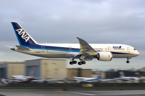 Boeing 787 Dreamliner JA805A landing at Paine Field on December 23rd.