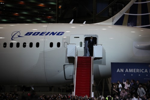 Notice how event though this Boeing 787 has the United globe on the tail, it has not actually been painted yet. You can see Obama exiting the aircraft. Photo by Jeremy Dwyer-Lindgren.