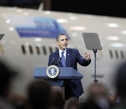 President Obama speaks to Boeing workers and media. Photo by Jeremy Dwyer-Lindgren.