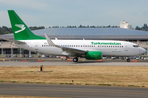 Turkmenistan Airlines Boeing 737-700.