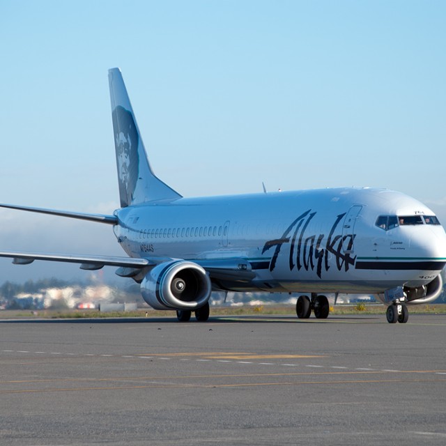 Alaska Airlines Boeing 737-400 Combi (N764AS) arrives at Sea-Tac.