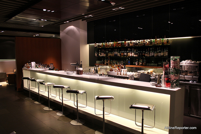 bar Want a drink? The Lufthansa bar has you covered.