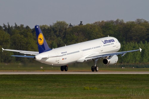 Lufthansa is using this Airbus A321 (D-AIDG) to operate their first scheduled flight using biofuels.