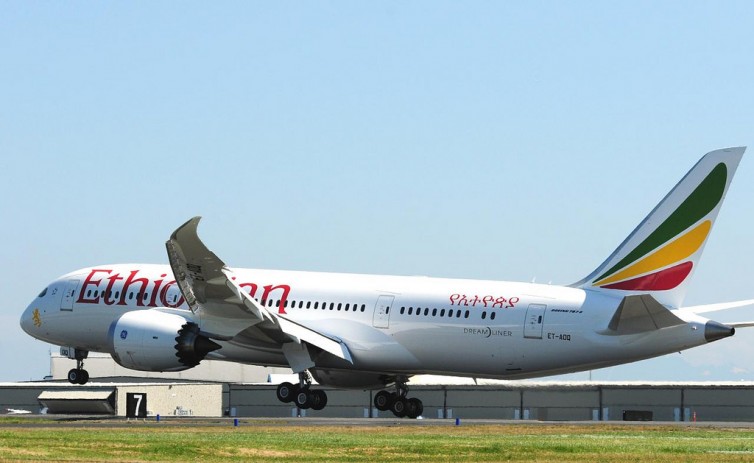 Ethiopian Boeing 787 Dreamliner (ET-AOQ) taken in July 2012 by Moonm.