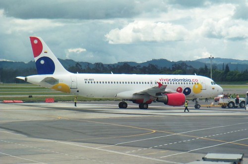 One of Viva Colombia's Airbus A320s. Image by Santiago Narayana via Wikipedia.