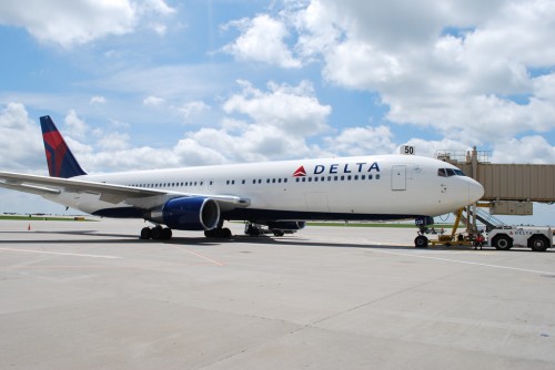 Delta Boeing 767 site at MSP. Photo by Andrew Saad.