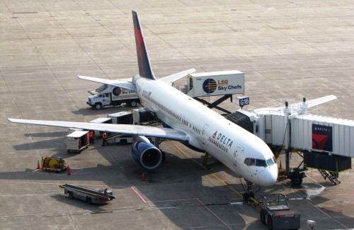 Delta Air Lines Boeing 757-200 at MSP.