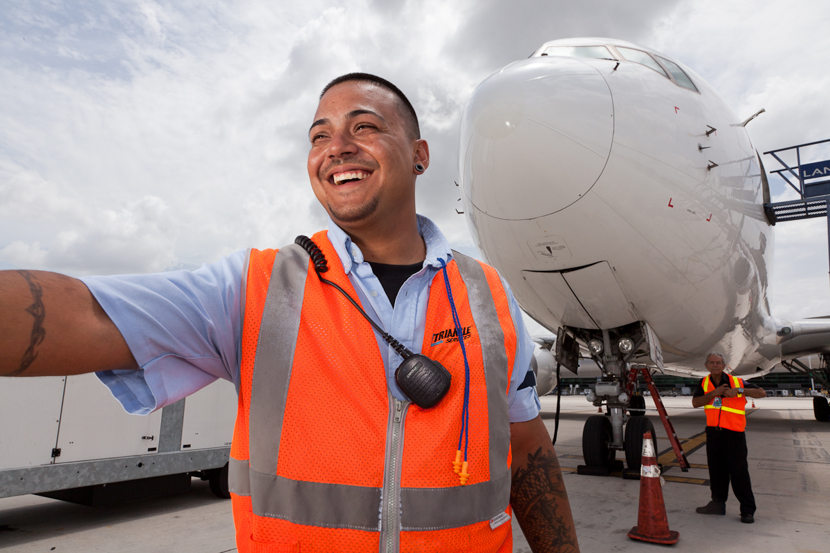 Airplanes, airports and smiles. How could you not like Airport 24/7: Miami?