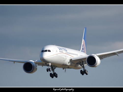 United's first 787 returns to Paine Field on August 19th. Image by Malcolm Murr.