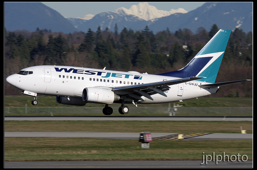 A WestJet Boeing 737-600. Image by Jeremy Dwyer-Lindgren.