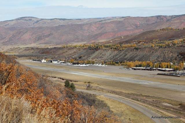 starship4 Aspen ’“ Pitkin County Airport (ASE) looks great. Check out all that heavy metal. Can you find the Starship (click for larger).